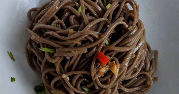 Easy Soba Noodles With Ginger Garlic Sauce | Buckwheat Noodles With Ginger and Garlic Sauce